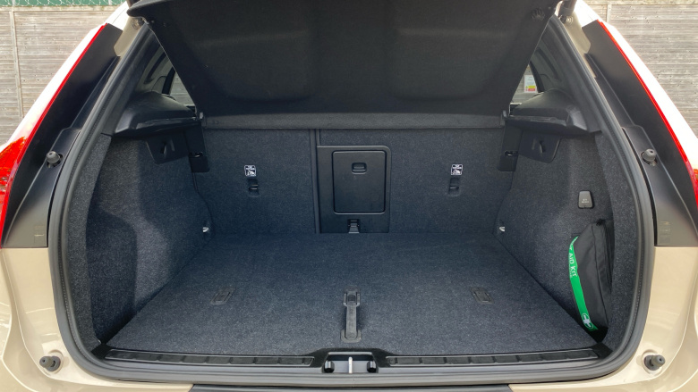 Volvo XC40 2.0 B3P Plus Dark 5dr Auto Petrol Estate